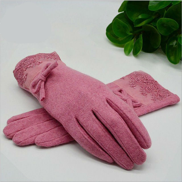 Elegant Lace Cashmere Gloves