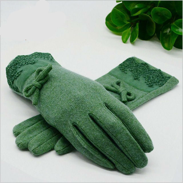 Elegant Lace Cashmere Gloves